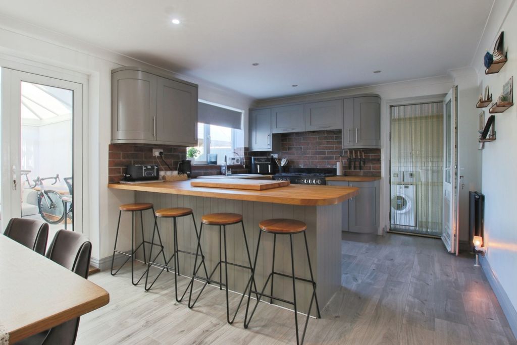 Property photo 3 of 18 3683025