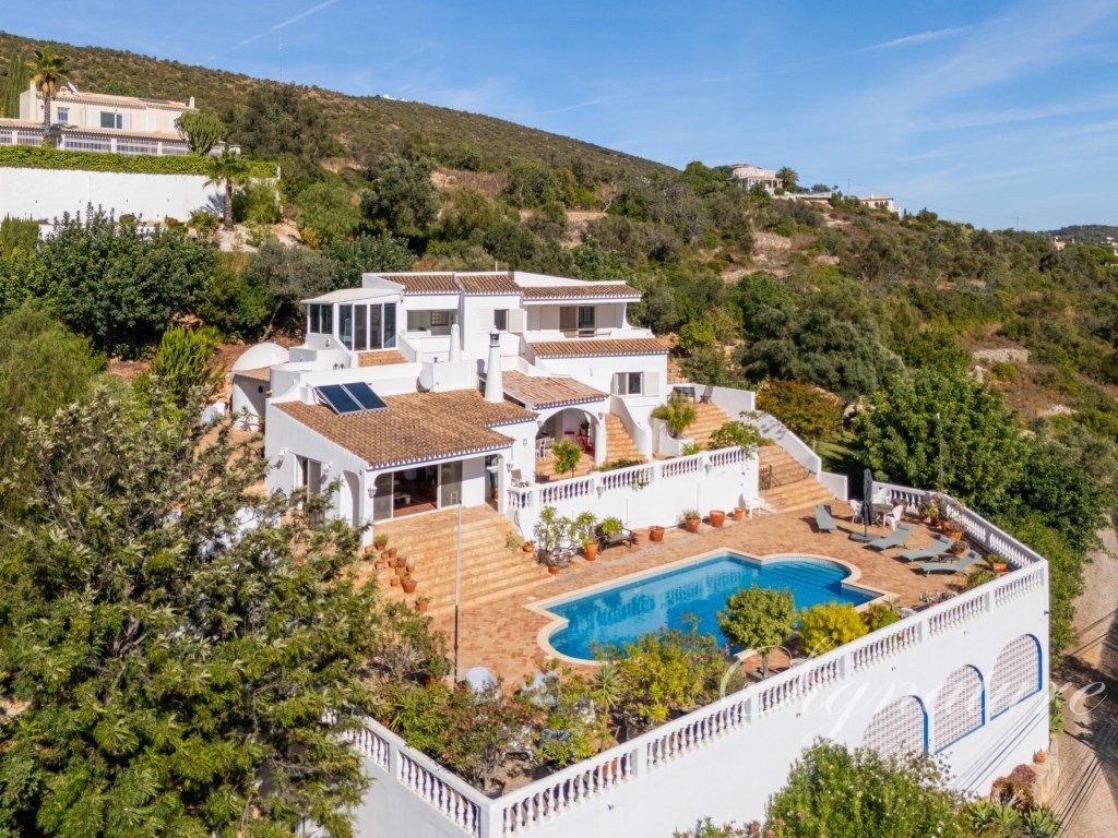 Property photo 1 of 54 3 Bedroom Villa With Genuine Character And Elegance, With Sea Views, A Swimming Pool And With A Lot
