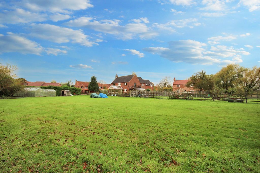 Property photo 3 of 25 Paddock