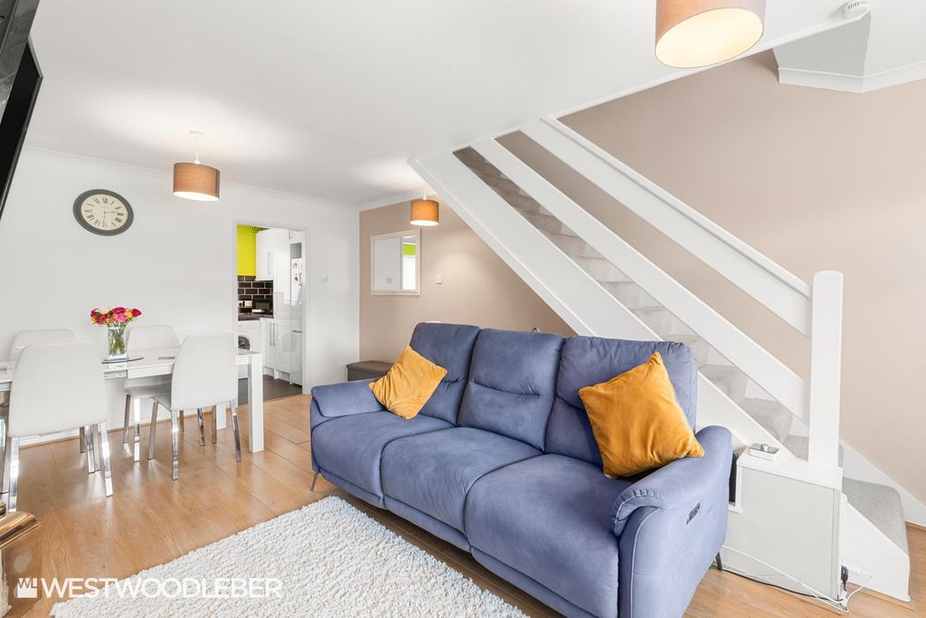 Property photo 2 of 18 Barclaycourt_17.Jpg