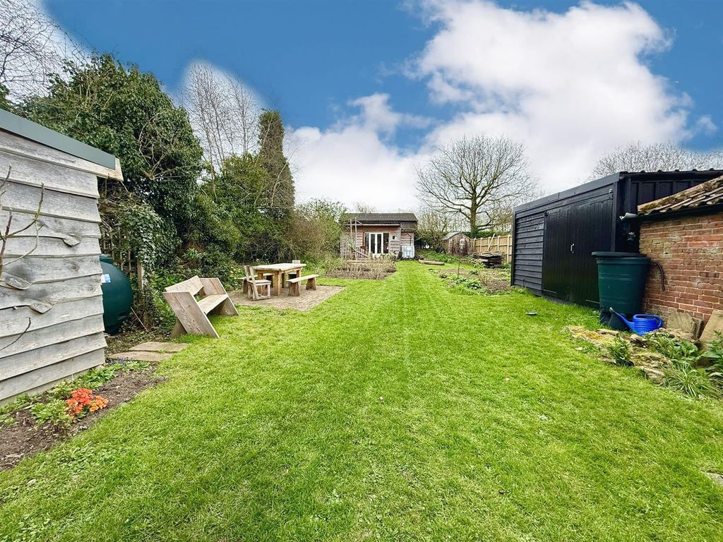 Property photo 2 of 18 Garden