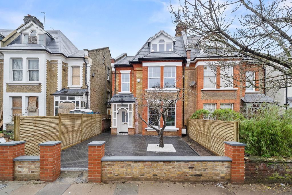 Property photo 2 of 24