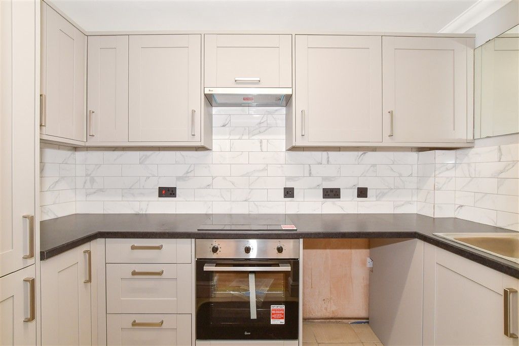 Property photo 3 of 11 Kitchen