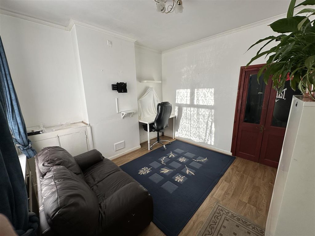 Property photo 2 of 13 Lounge