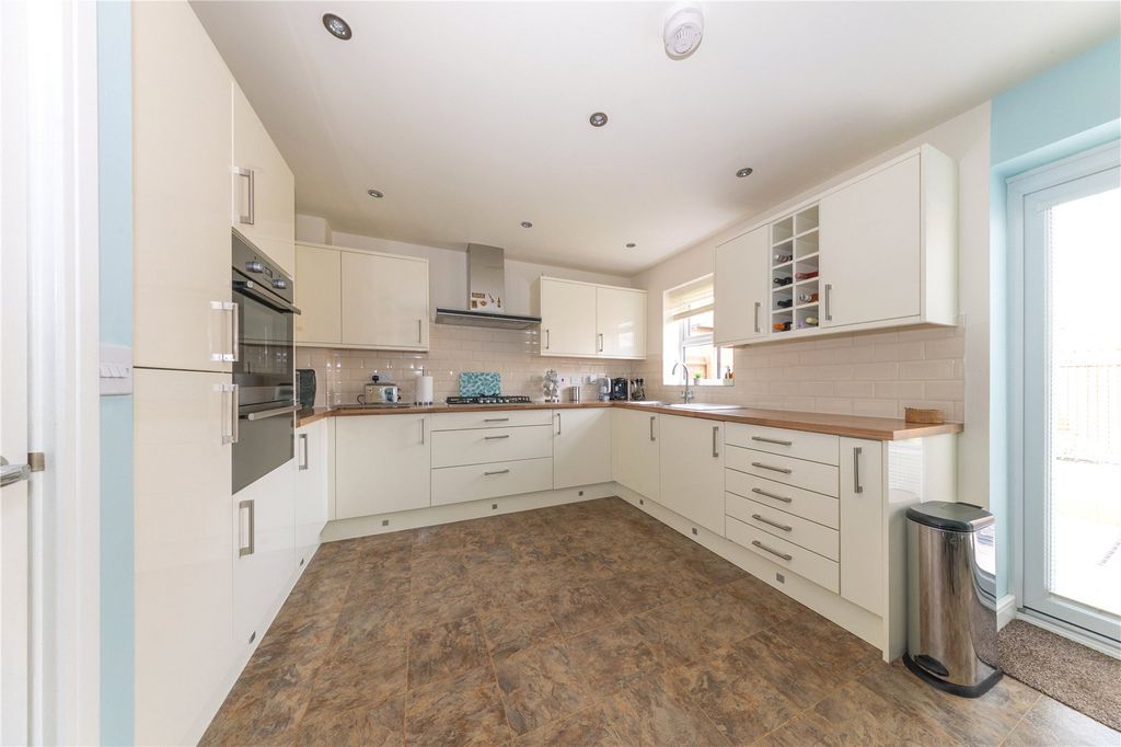 Property photo 2 of 12 Kitchen Diner