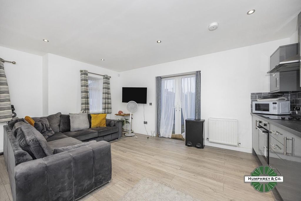 Property photo 1 of 15 18 Charles Road -008.Jpg