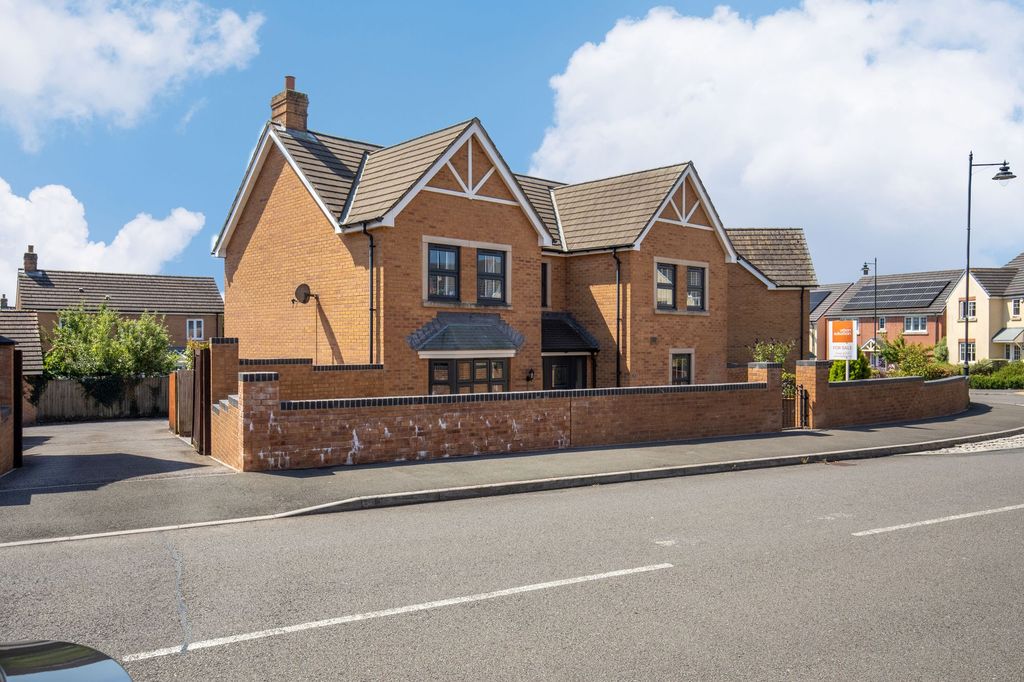 Property photo 2 of 38
