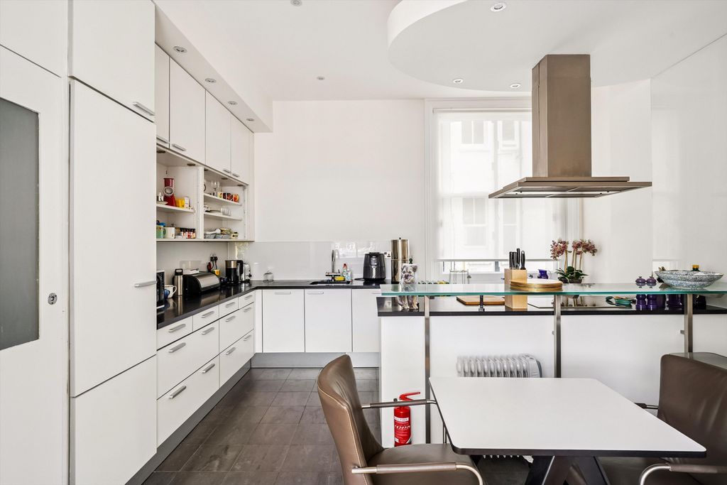 Property photo 2 of 17 Image