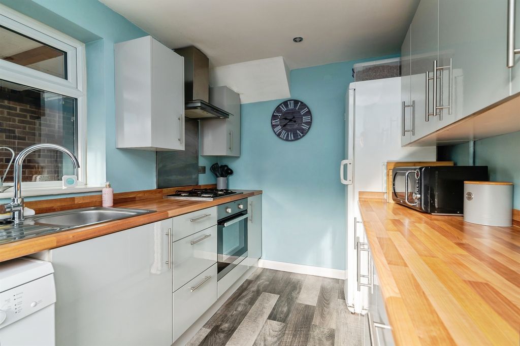 Property photo 2 of 14