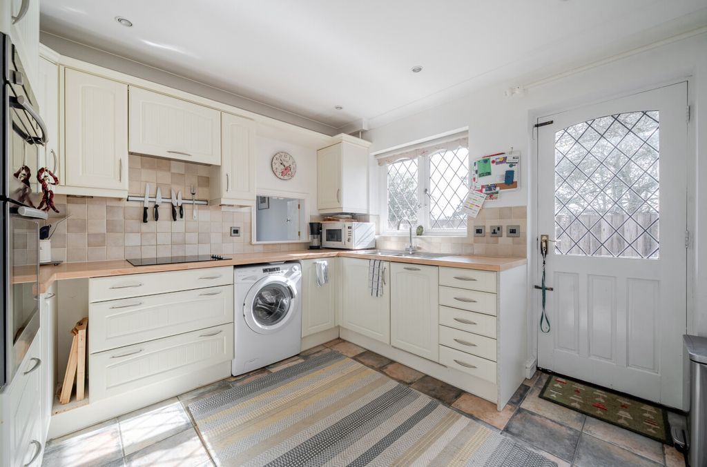 Property photo 3 of 15 1434113-17-69c3B8...