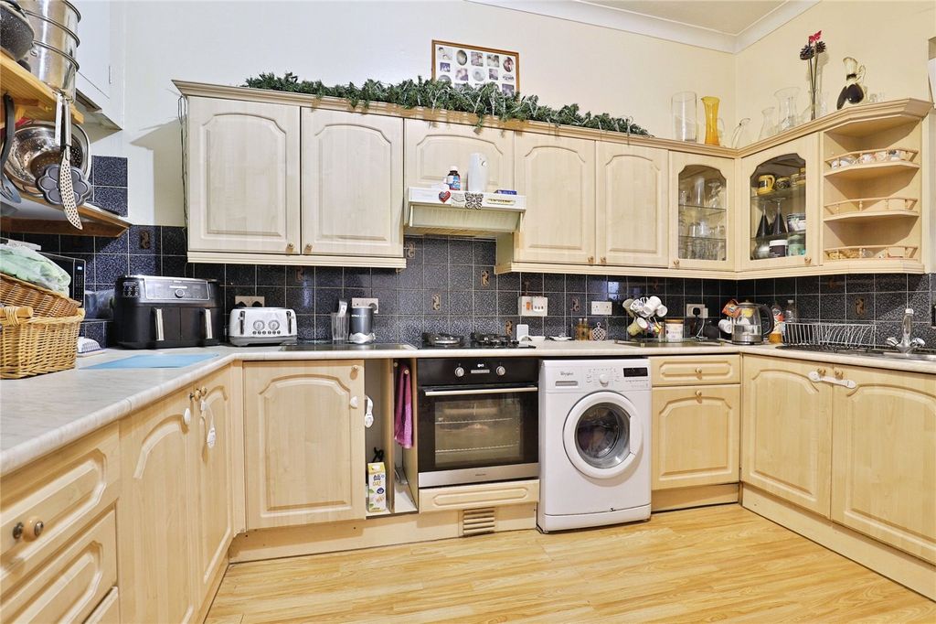 Property photo 3 of 17 Picture No. 06