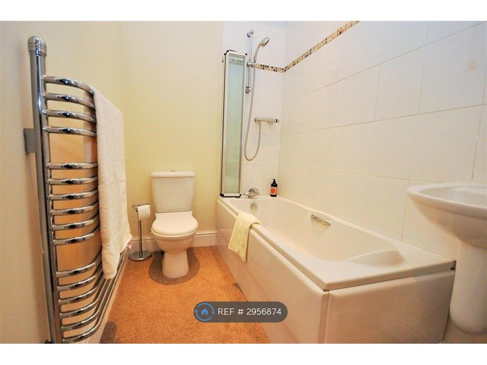 Property photo 3 of 7 Bathroom