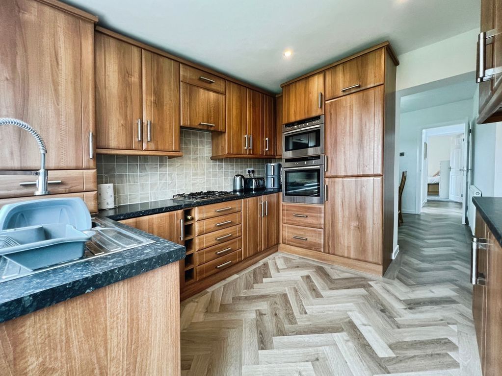 Property photo 3 of 26 Kitchen