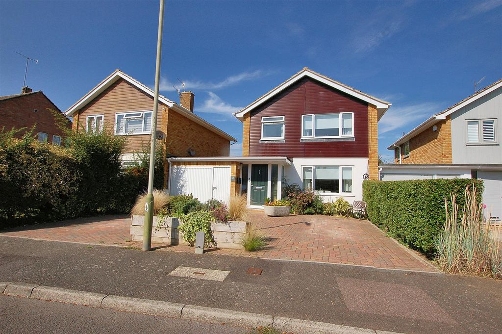 Property photo 1 of 28