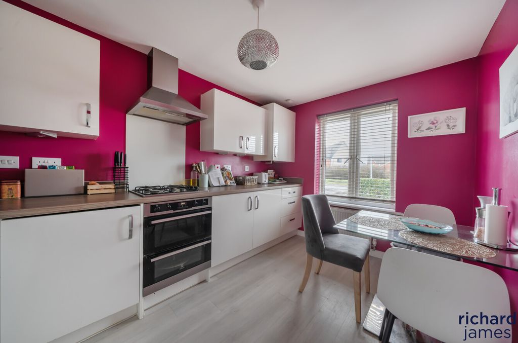 Property photo 3 of 13 71F8c13351B147478c67c099180E6Eed