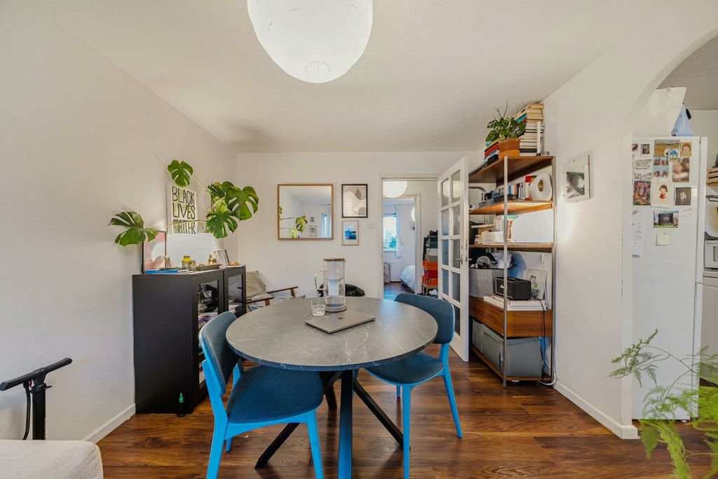 Property photo 3 of 11 4819734