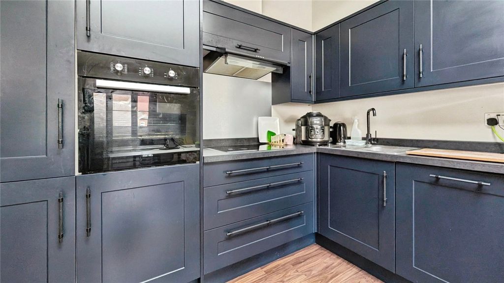 Property photo 1 of 10 Reception/Kitchen