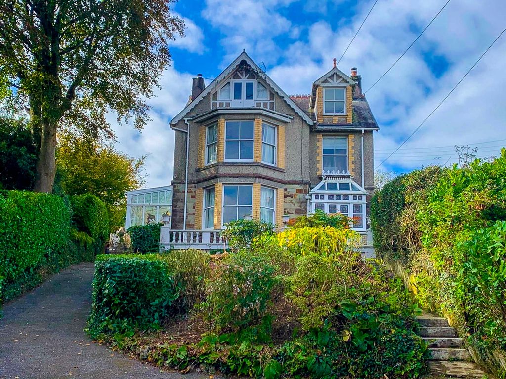 Property photo 1 of 30 53 St Nicholas Street Tps Bodmin 01208 74182