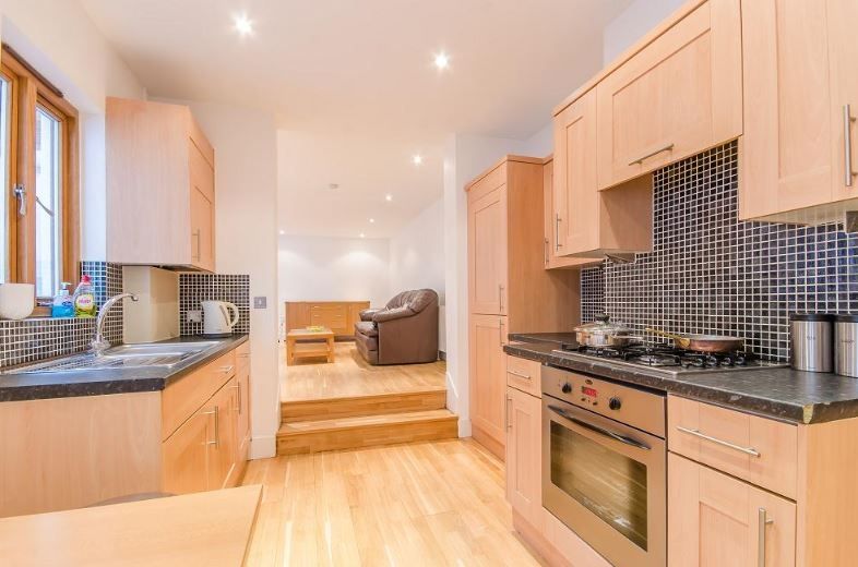 Property photo 3 of 6 Kitchen