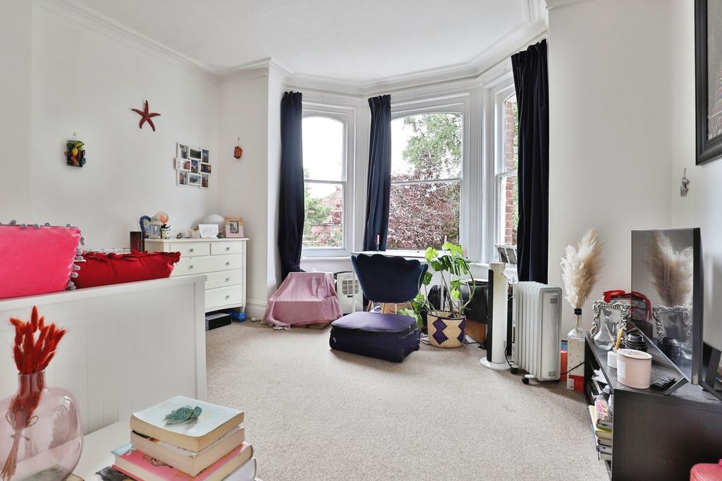 Property photo 2 of 6
