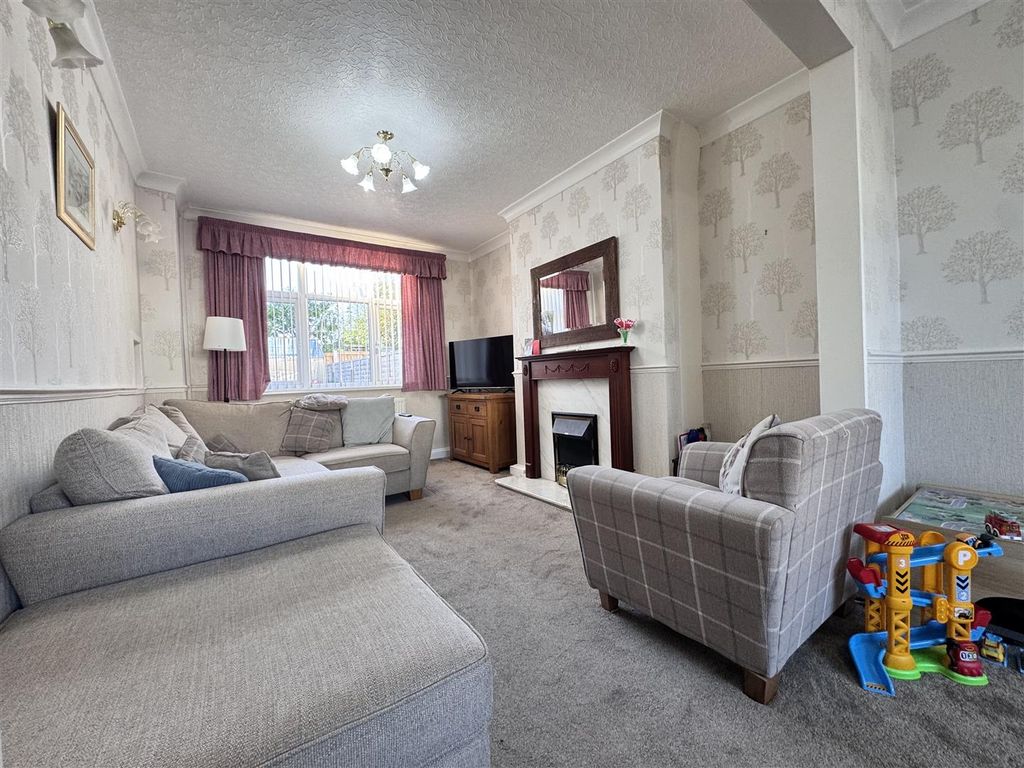 Property photo 3 of 16 Second Reception