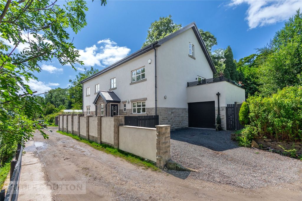 Property photo 2 of 43 Large Detached Home
