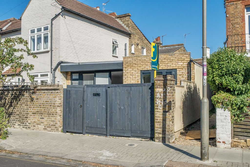 Property photo 2 of 12