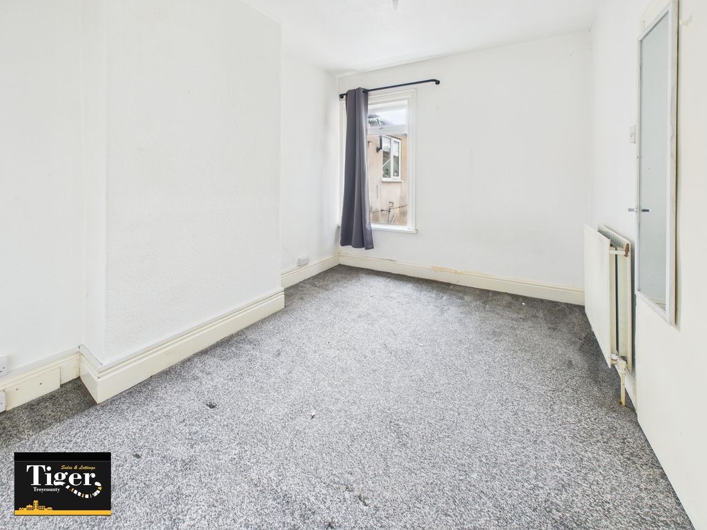 Property photo 3 of 8 Cam03440G0-Pr0509-Still004