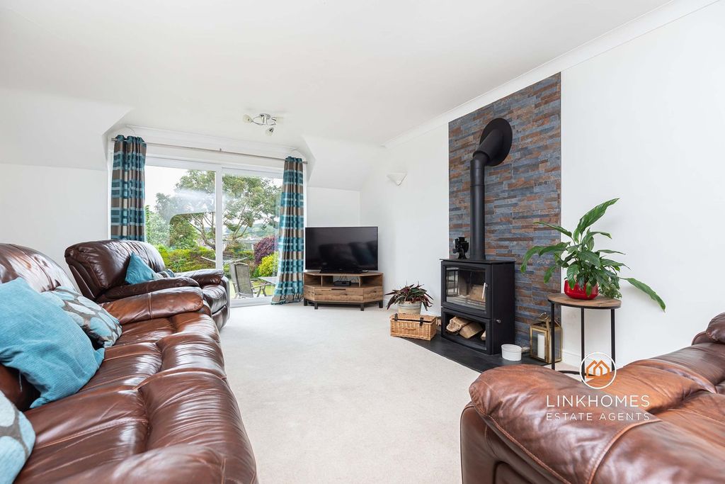 Property photo 3 of 42