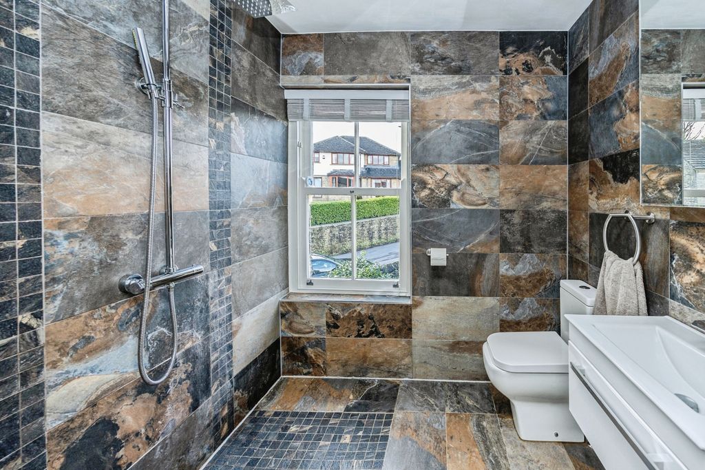 Property photo 3 of 20 Stunning En - Suite