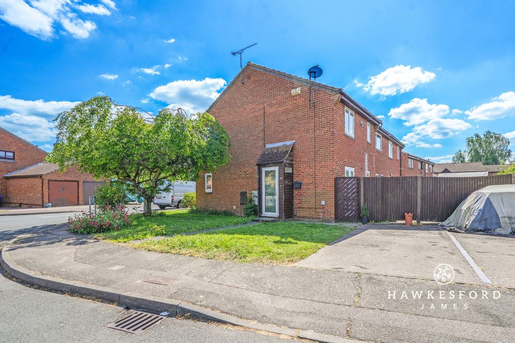 Property photo 1 of 12 Merleburgh Drive, Sittingbourne - Front