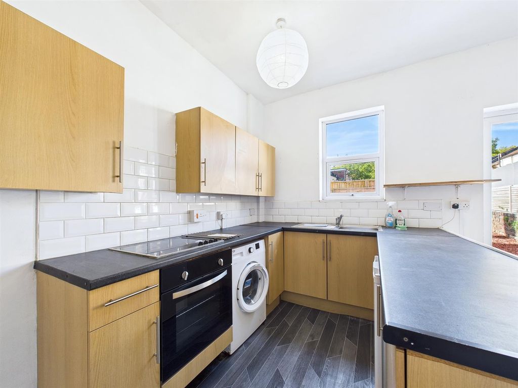 Property photo 3 of 12 5 - Two Bedroom Terraced House.Jpg