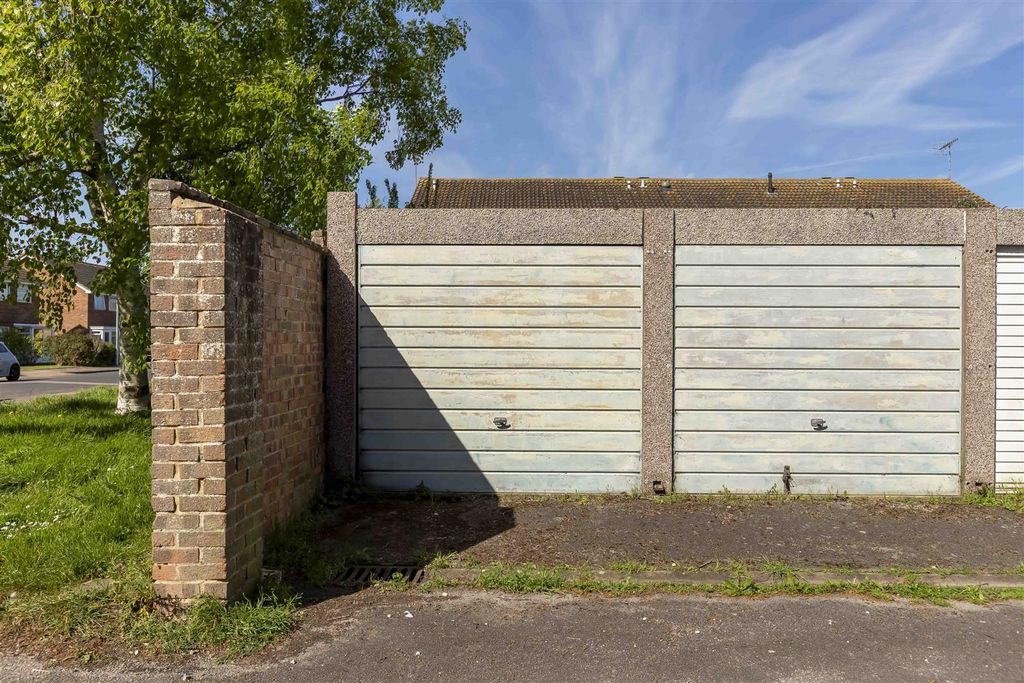 Property photo 3 of 4 Vancouver Garage_2.Jpg