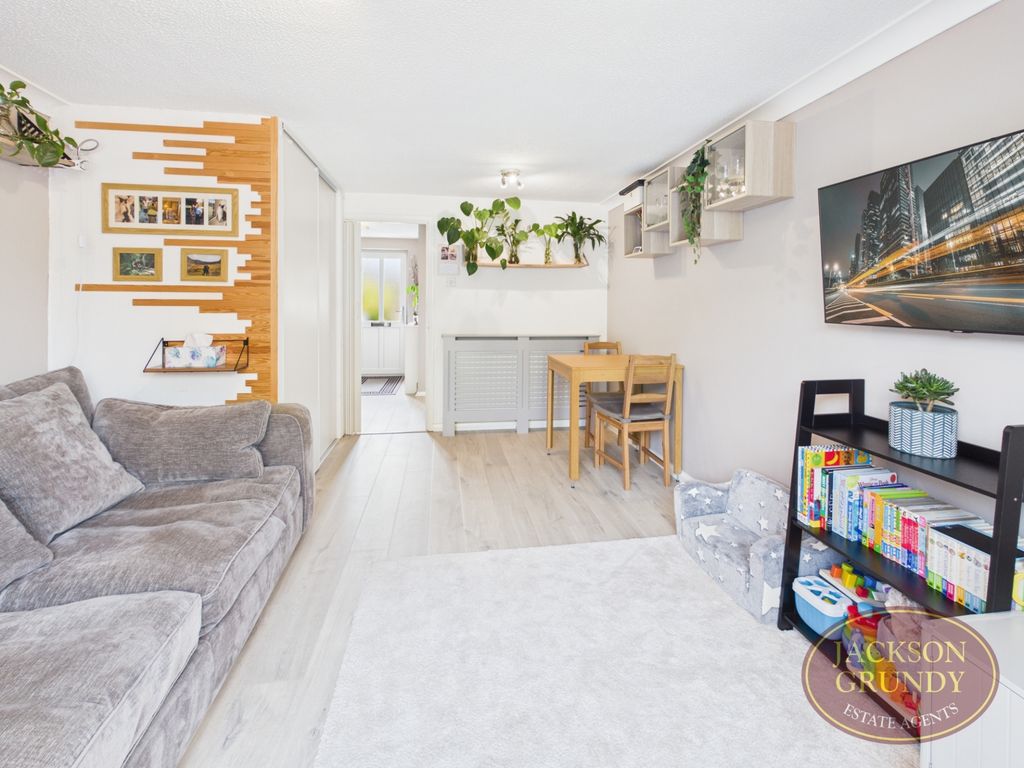 Property photo 3 of 11 Marseilles Close