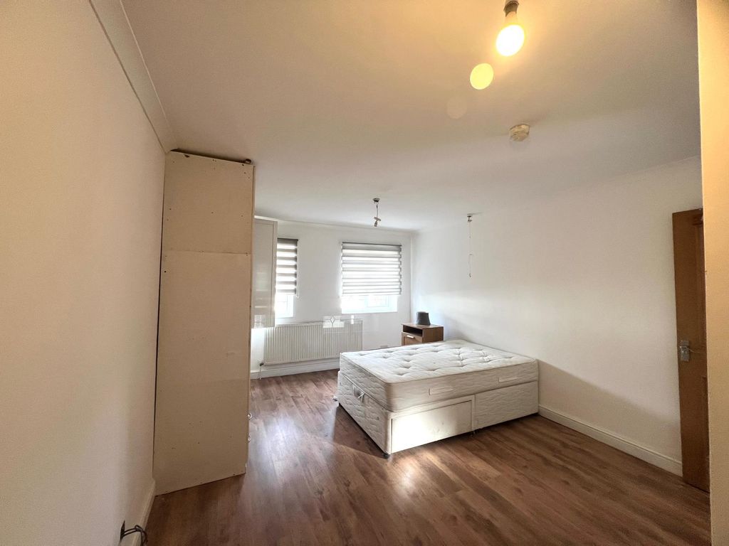 Property photo 3 of 25