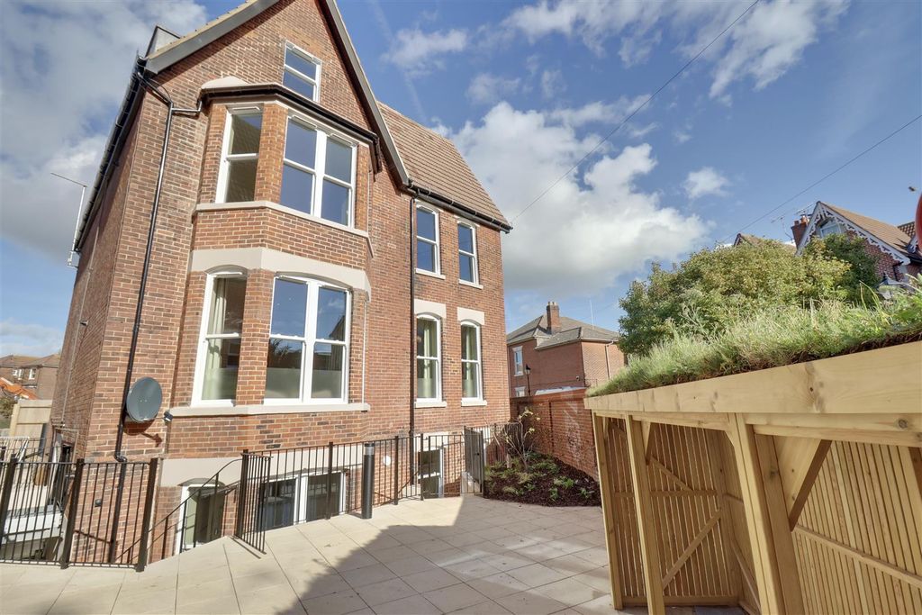 Property photo 1 of 23 5Ae419D6-Ac21-47CC-A2Fb-4Fd9150F9Bbe_1_201_A.Jpeg