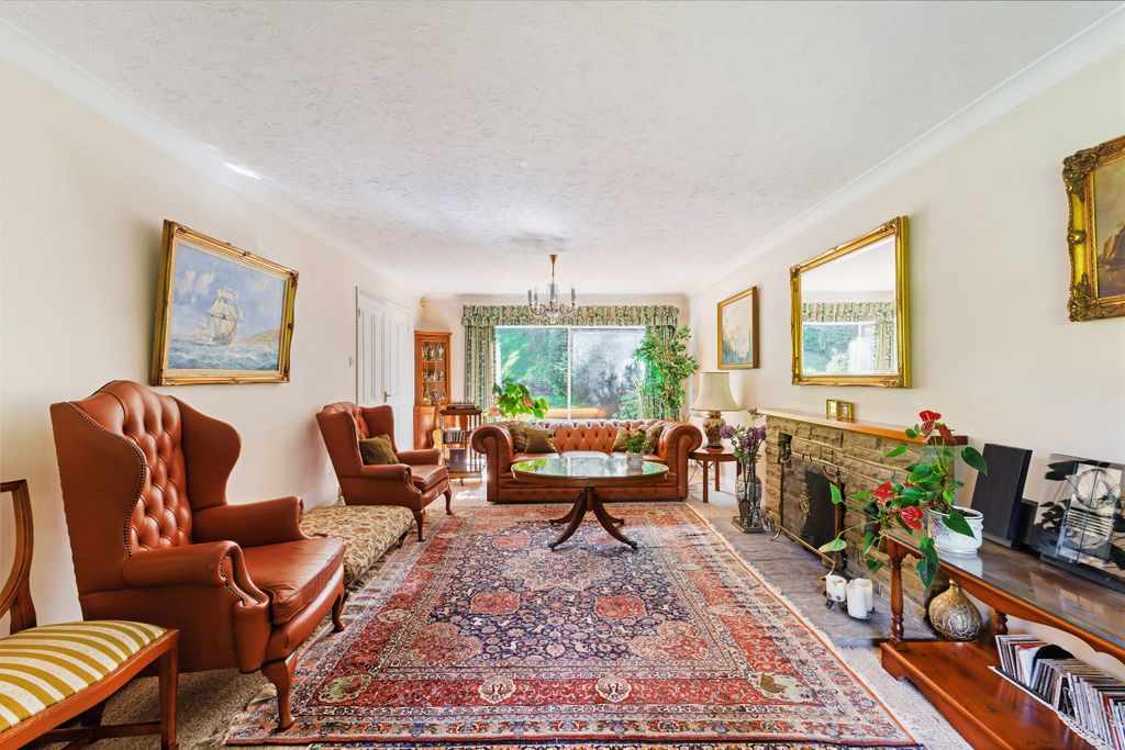 Property photo 2 of 27