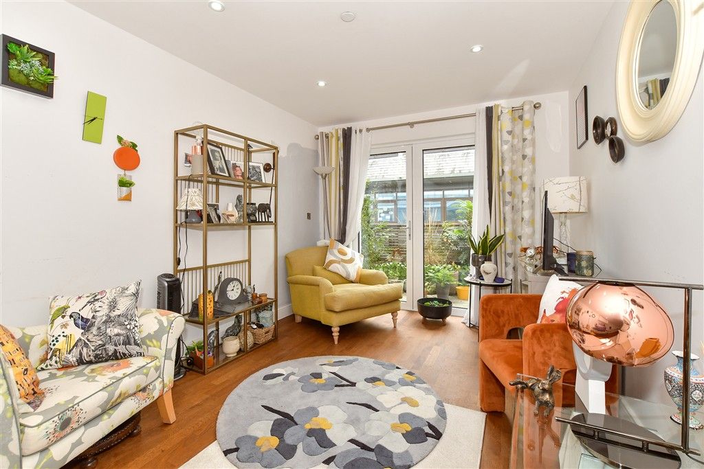 Property photo 3 of 10 Lounge/Kitchen