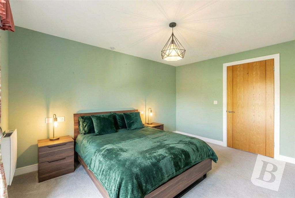 Property photo 2 of 17 Bedroom