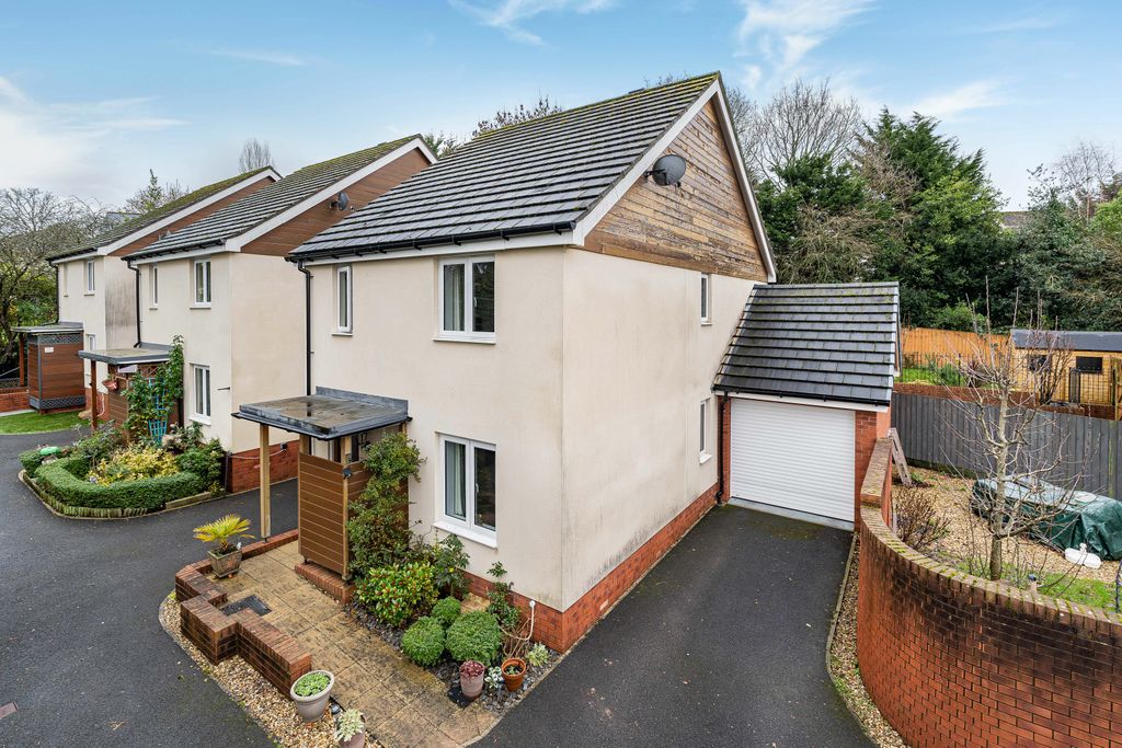 Property photo 1 of 20 Front