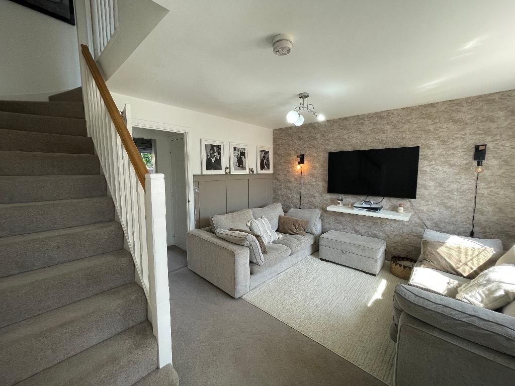 Property photo 3 of 11 Lounge