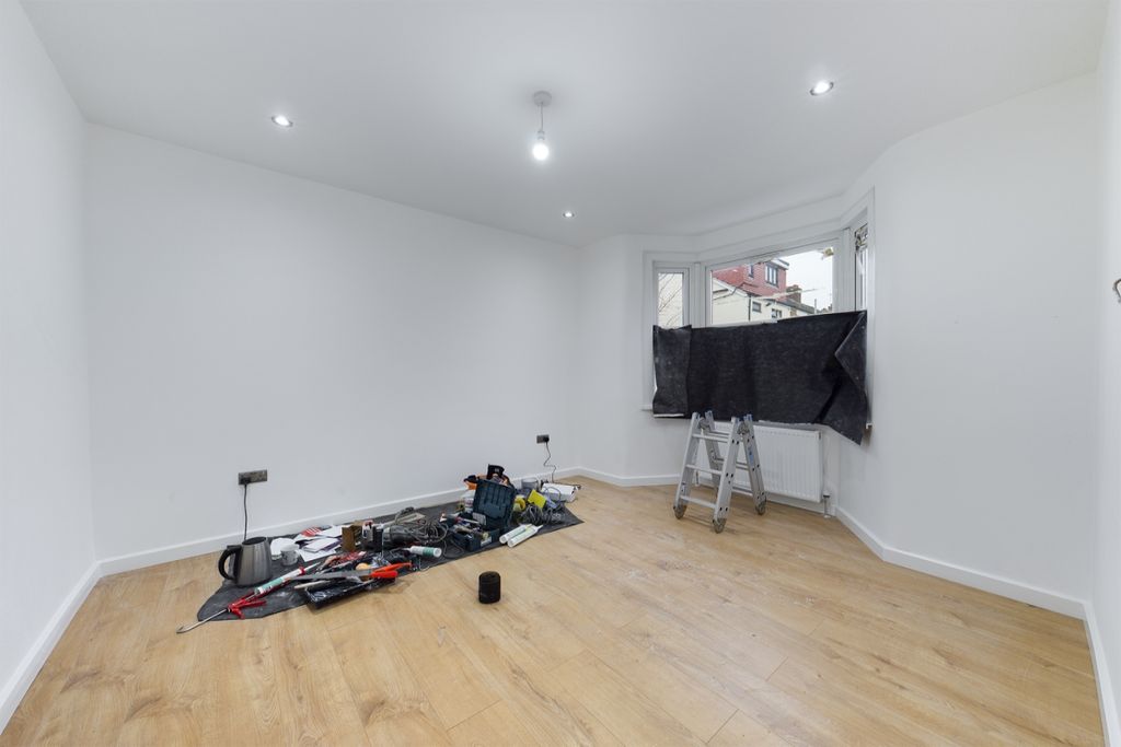 Property photo 2 of 14 Main Page