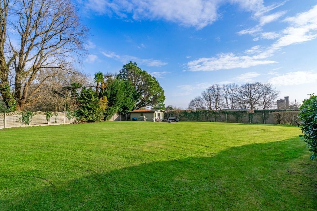 Property photo 2 of 20 Gardens