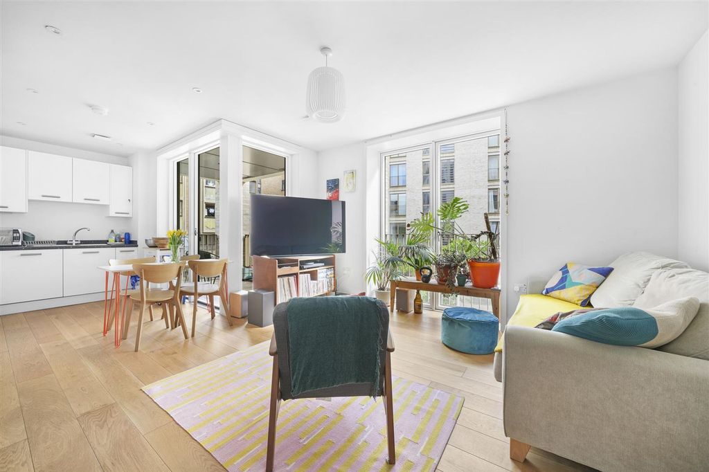 Property photo 2 of 17