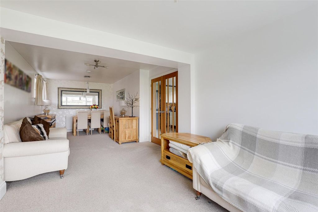 Property photo 3 of 23