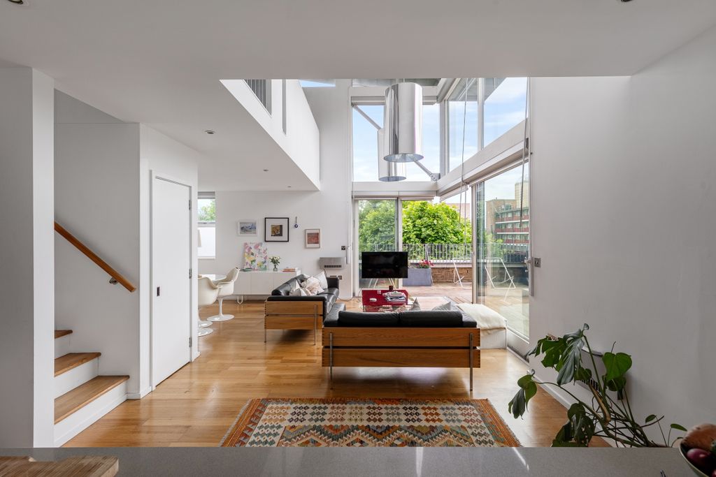 Property photo 2 of 15 094A2018