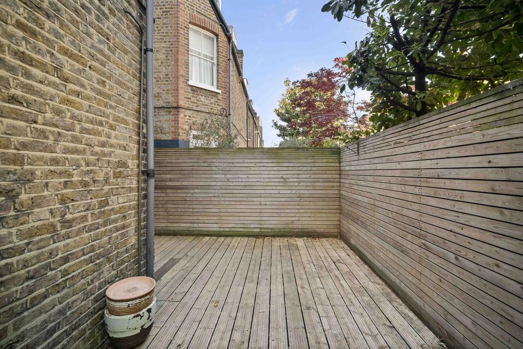 Property photo 3 of 11 Terrace / Patio