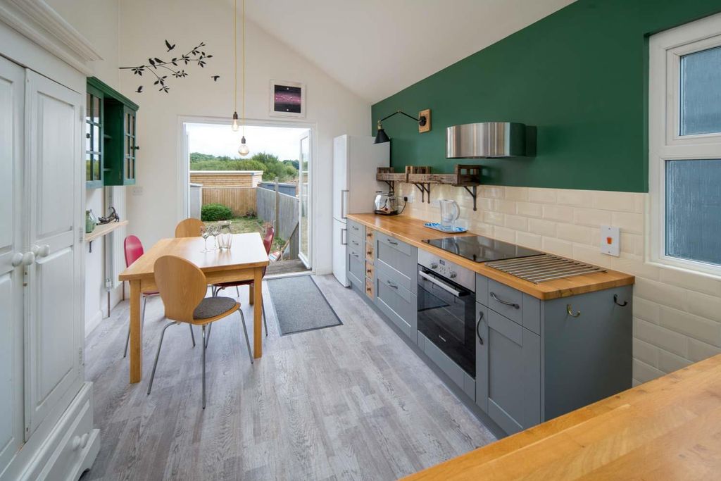 Property photo 3 of 16