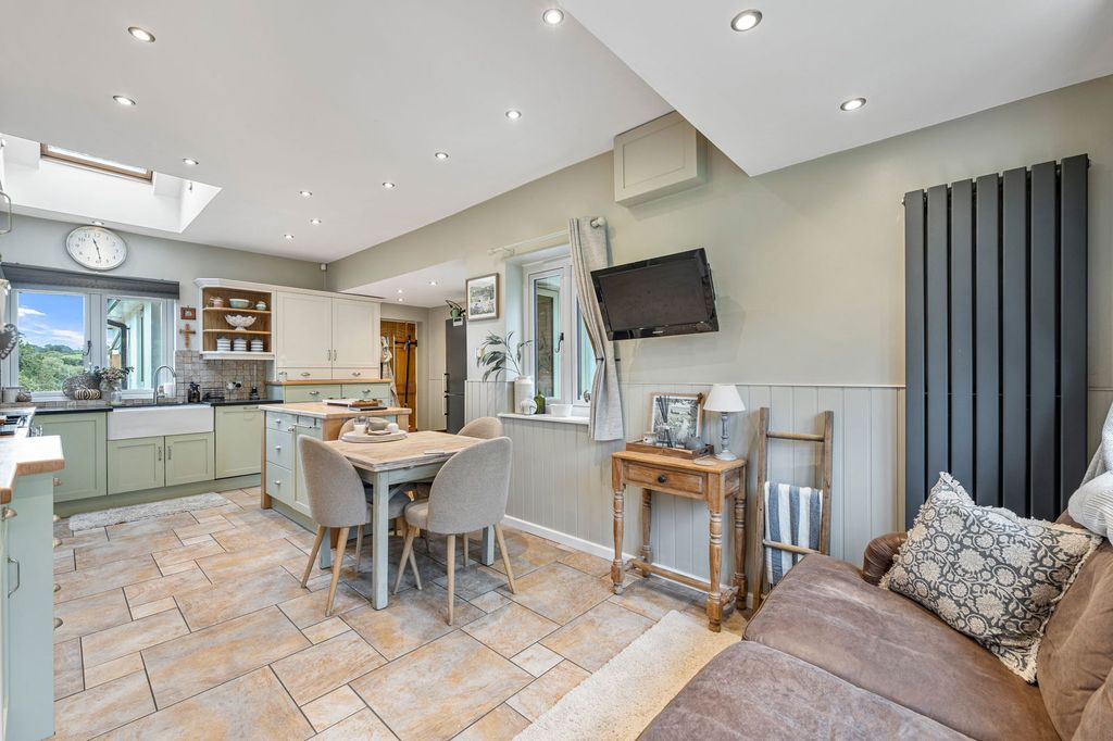 Property photo 2 of 35