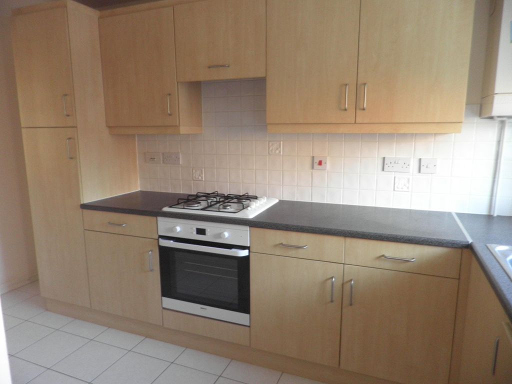 Property photo 3 of 12 Kitchen